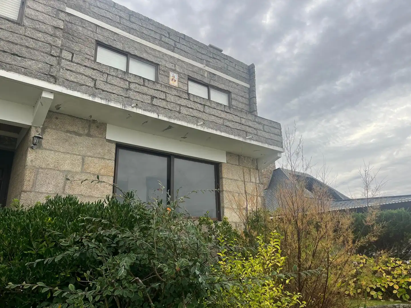 Vista exterior de Casa o xalet en venda en Vigo  amb Jardí privat, Terrassa i Traster