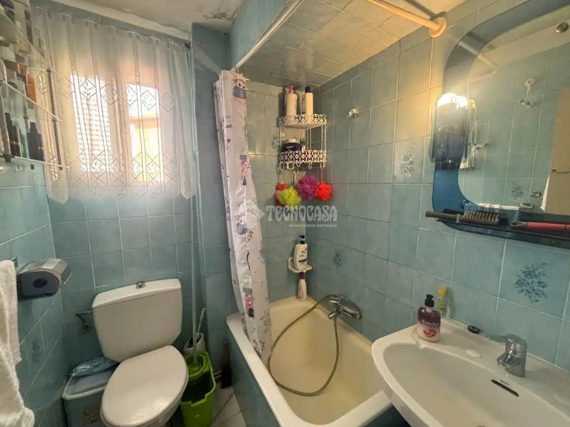 Bathroom of Flat for sale in Alcalá de Henares  with Air Conditioner and Heating
