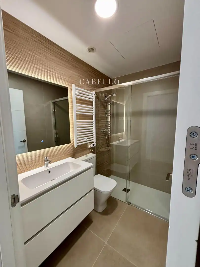 Badezimmer von Maisonette zum Verkauf in Terrassa mit Klimaanlage, Heizung und Parkett