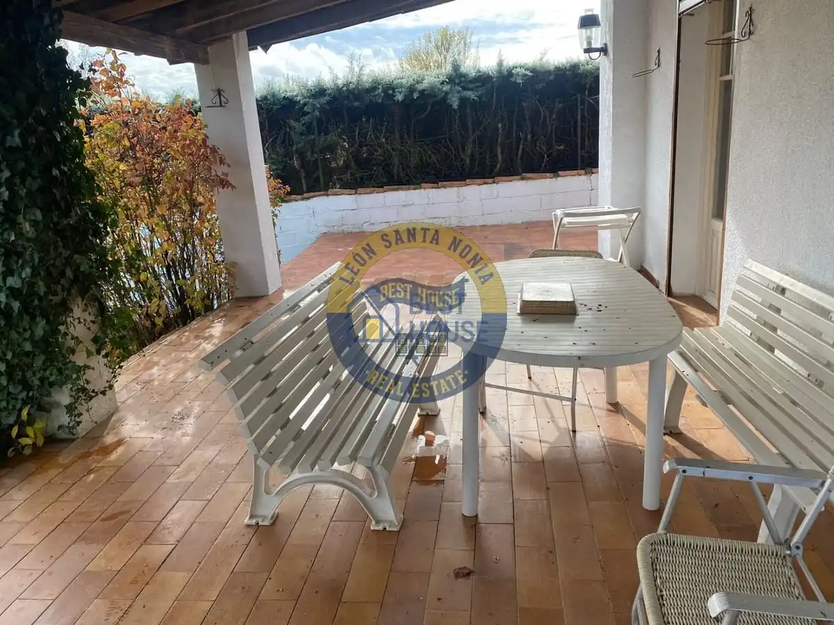 Jardín de Casa o chalet en venta en Garrafe de Torío con Calefacción, Jardín privado y Parquet