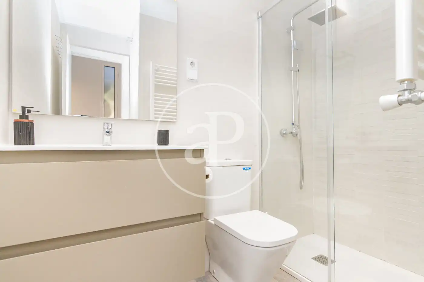 Bathroom of Flat for sale in Madrid  with Air Conditioner, Heating and Furnished