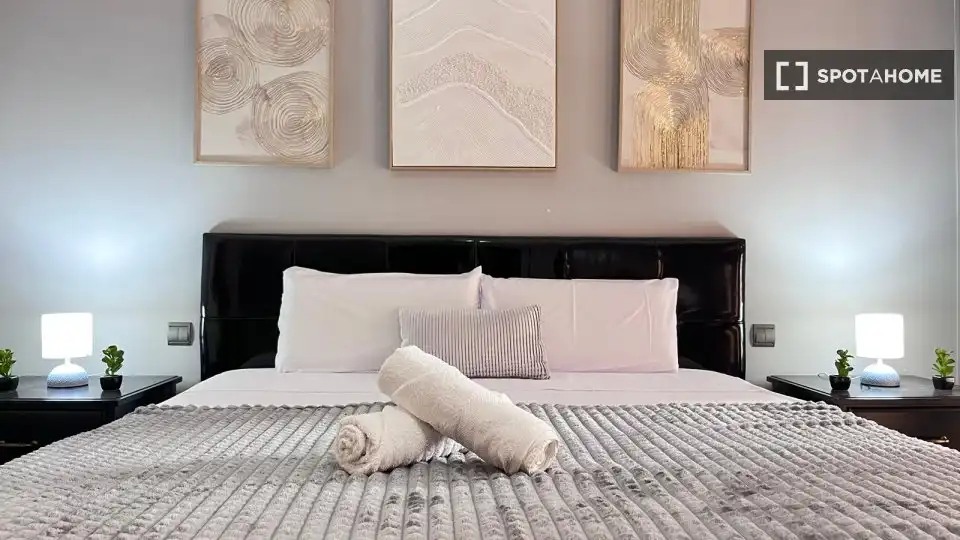 Schlafzimmer von Wohnung zur Miete in Valencia mit Klimaanlage, Heizung und Möbliert