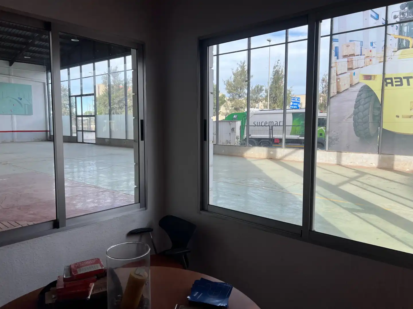 Vista exterior de Nau industrial de lloguer en Quart de Poblet amb Alarma