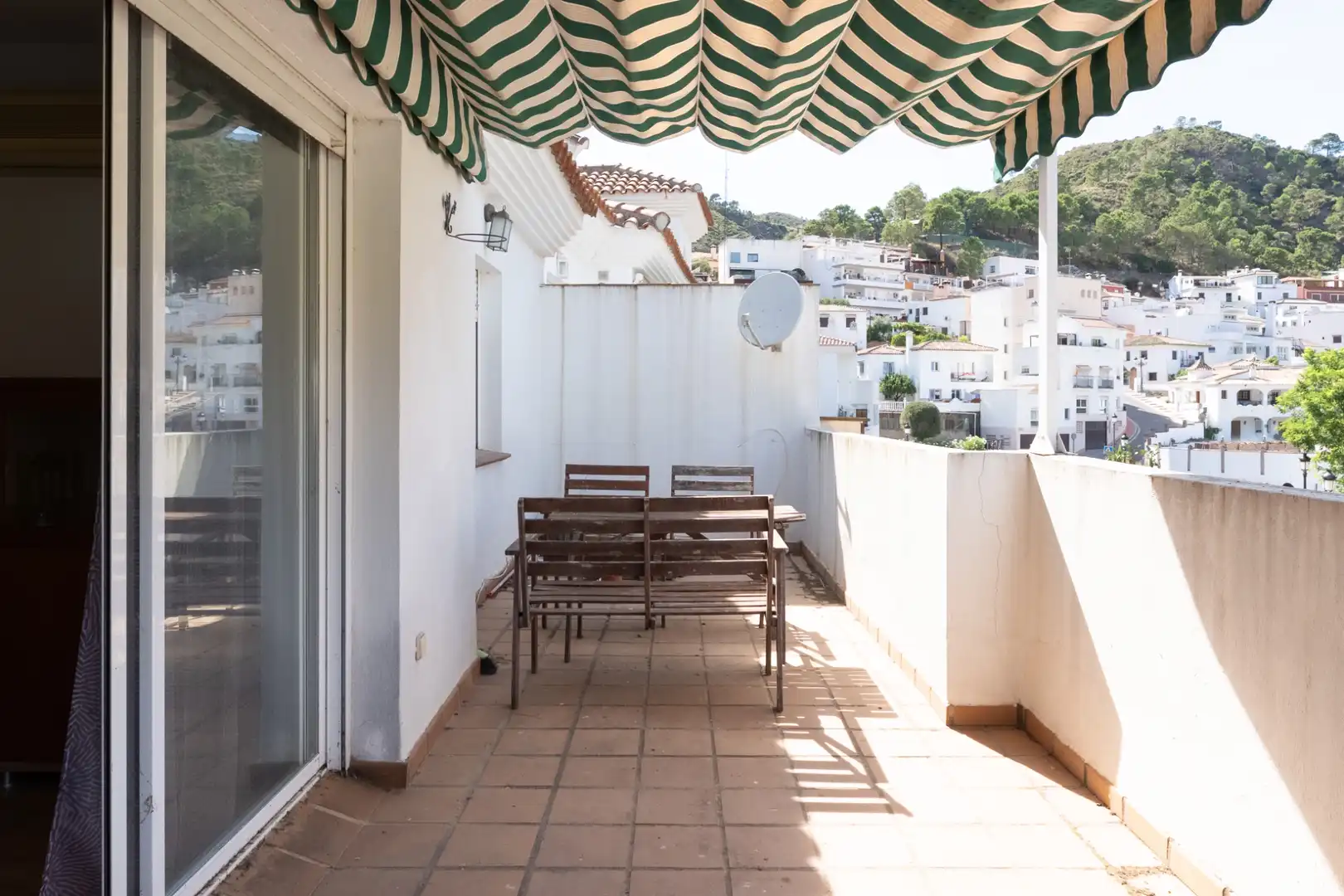 Terraza de Piso en venta en Benahavís con Trastero, Amueblado y Alarma