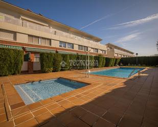 Piscina de Casa adosada en venda en Premià de Mar amb Terrassa