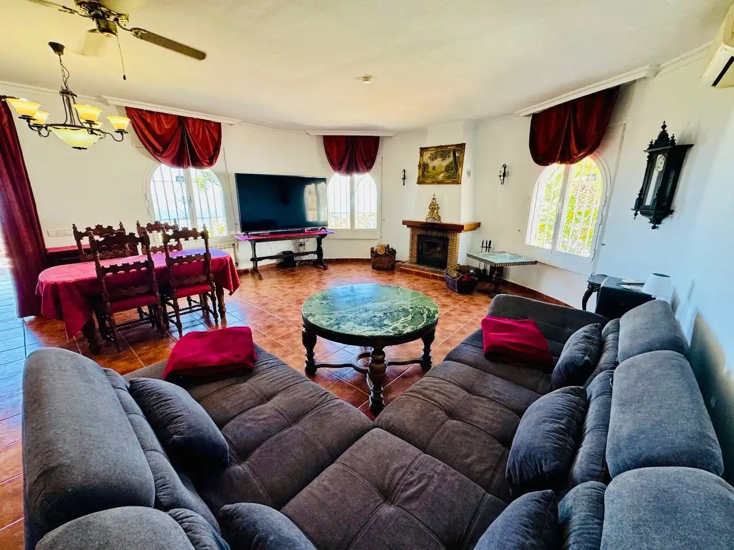 Sala d'estar de Casa o xalet en venda en Arenas amb Aire condicionat, Jardí privat i Traster