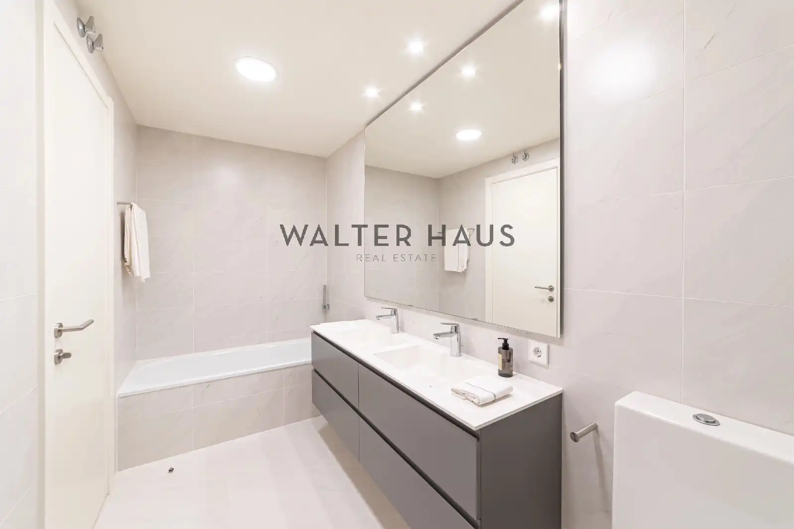 Baño de Piso de alquiler en Madrid con Aire acondicionado, Calefacción y Horno