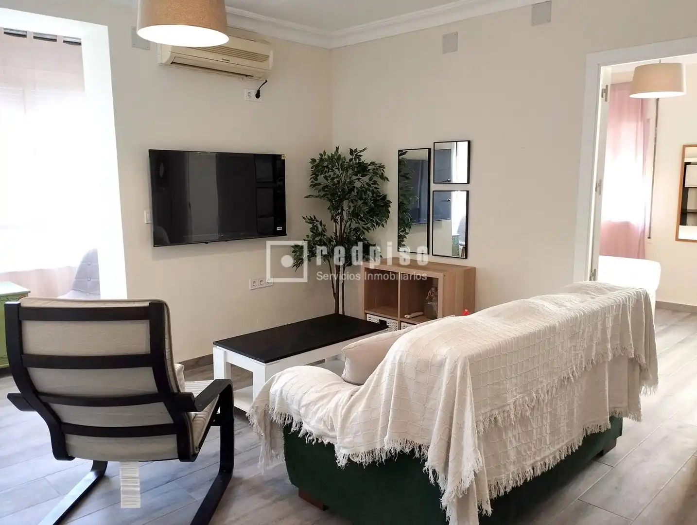 Living room of Flat for rent in Sevilla  with Air Conditioner, Heating and Terrace