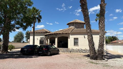 Villa exclusiva con amplios espacios y entorno privilegiado en Catral