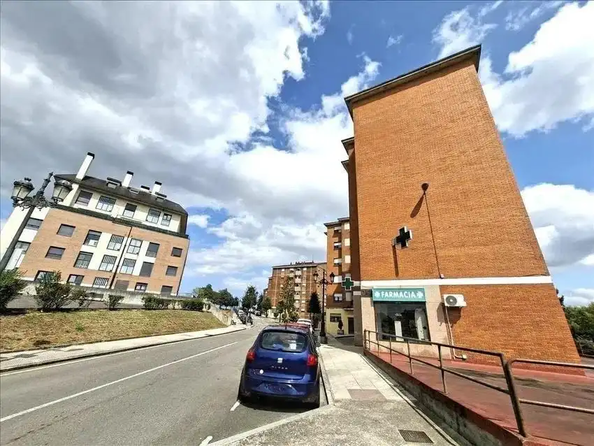 Vista exterior de Pis en venda en Oviedo  amb Terrassa