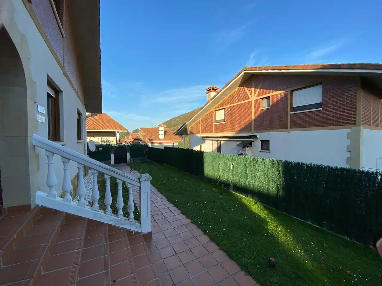 Vista exterior de Casa o chalet en venta en Castro-Urdiales con Calefacción, Jardín privado y Terraza