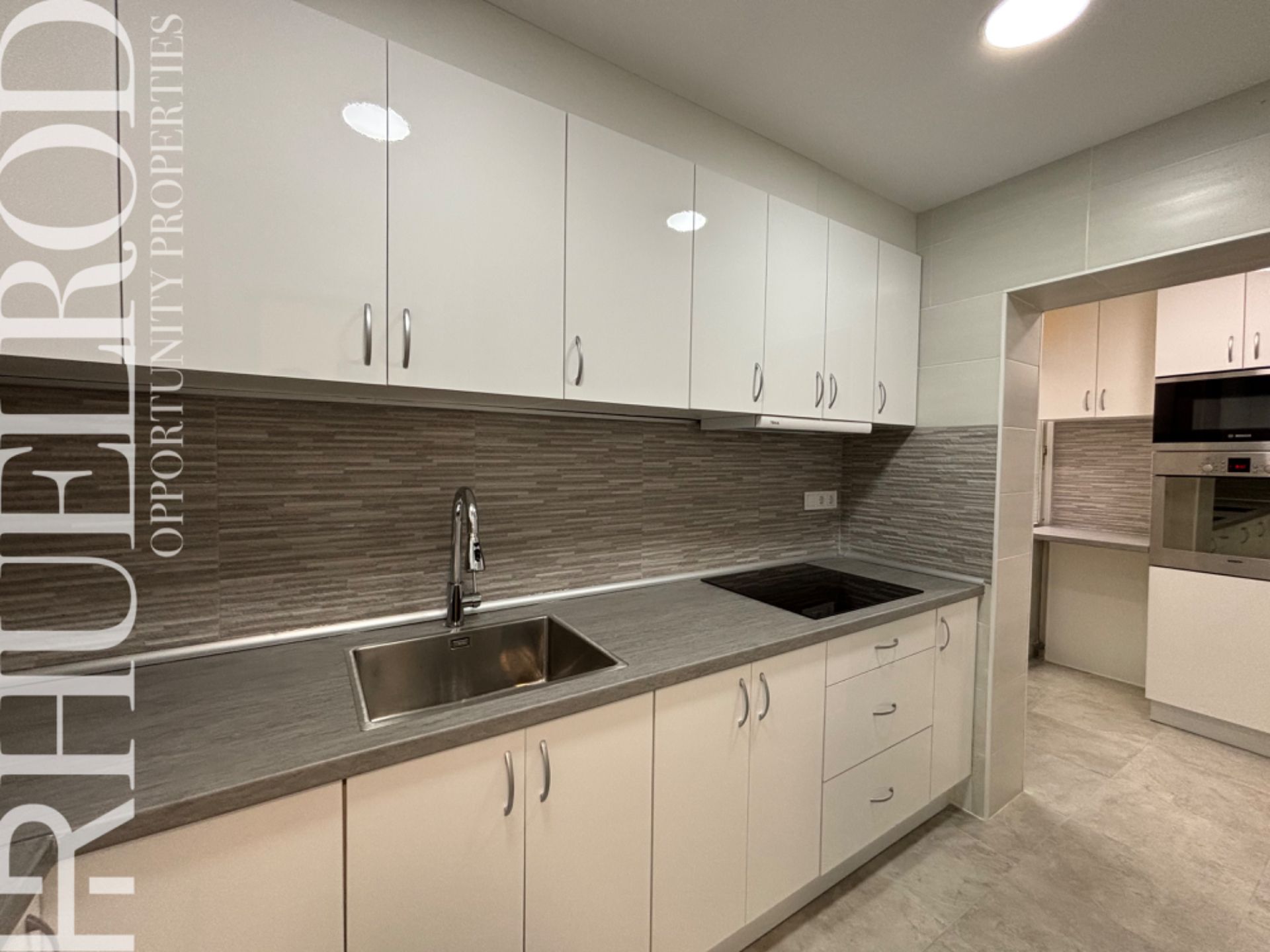 Cocina de Piso en venta en Malgrat de Mar con Horno, Microondas y Alarma