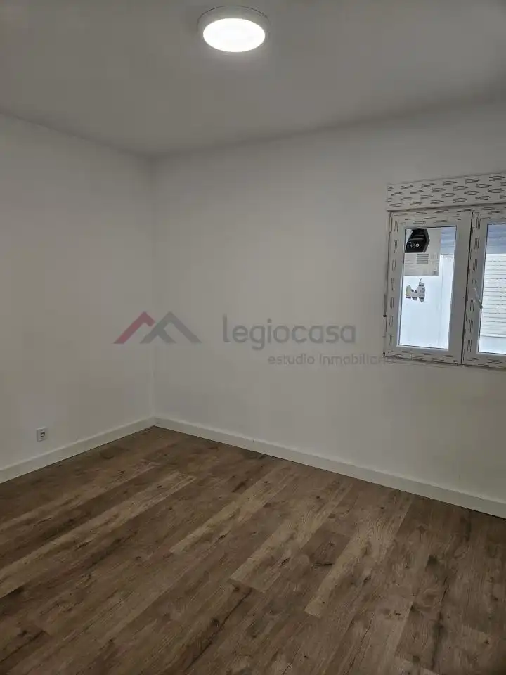 Habitación de Piso en venta en León Capital  con Calefacción, Terraza y Trastero