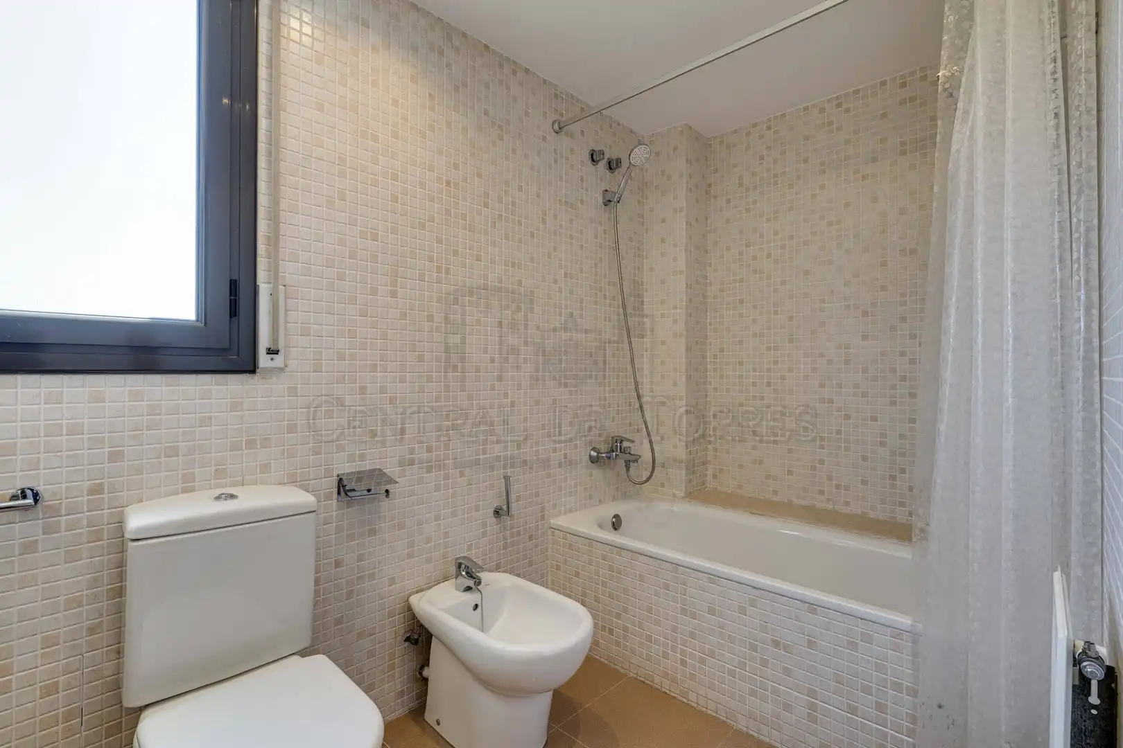 Bathroom of Flat for sale in Sant Cugat del Vallès  with Air Conditioner, Heating and Parquet flooring