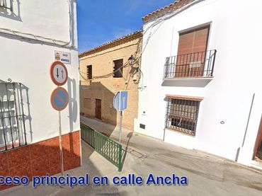 House with balcony for sale in Calle Ancha 15