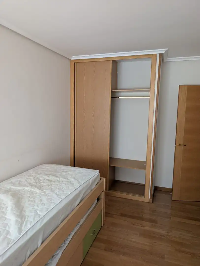 Bedroom of Flat for sale in Palencia  with Heating, Parquet flooring and Storage room