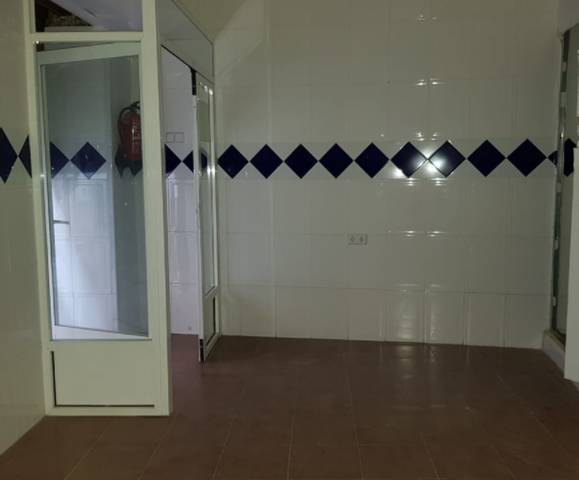 Local comercial en Venta en Martínez Molina en Ctra. Circunvalación - La Magdalena