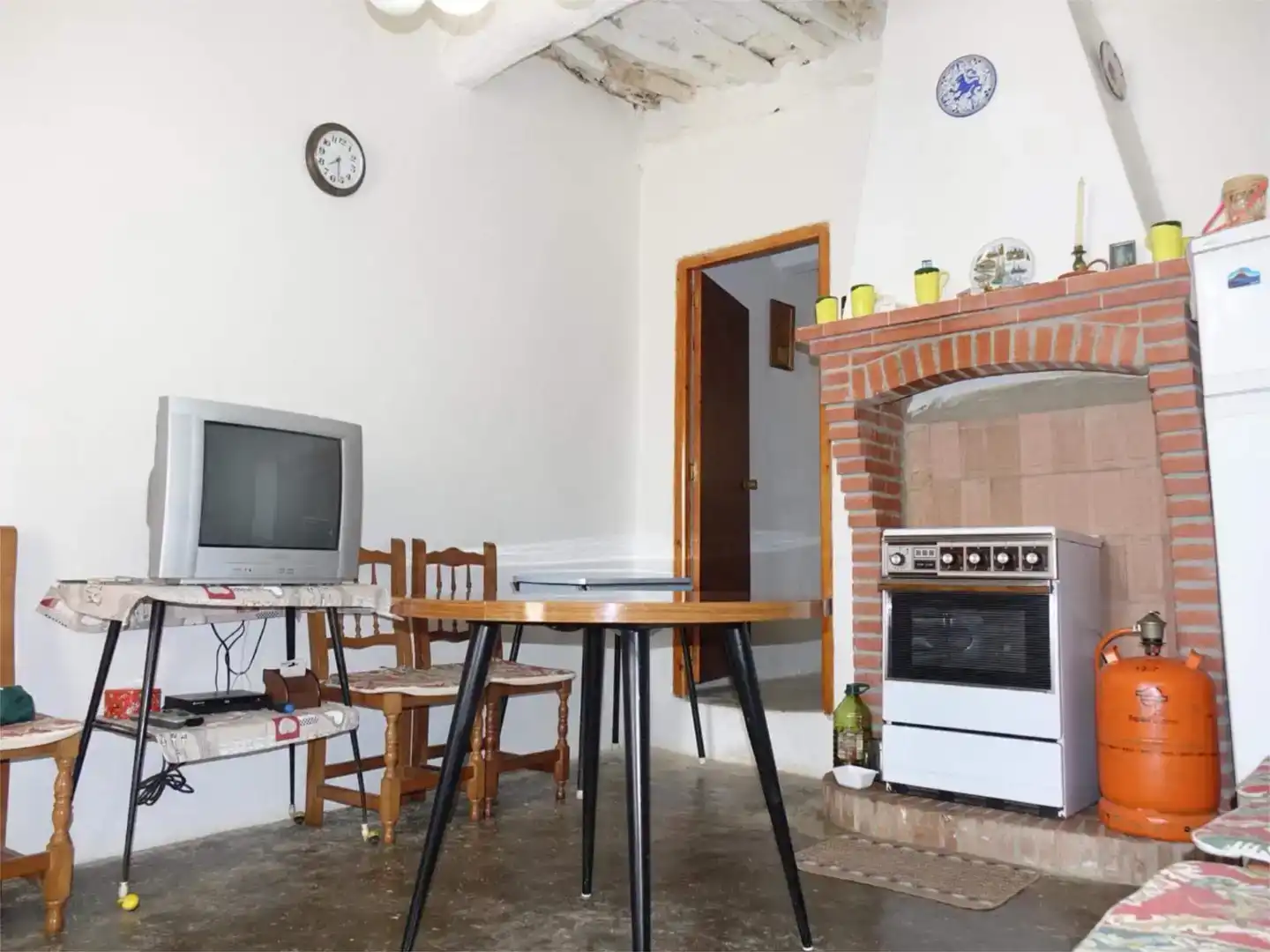 Cuina de Casa adosada en venda en Pórtugos amb Moblat i Balcó