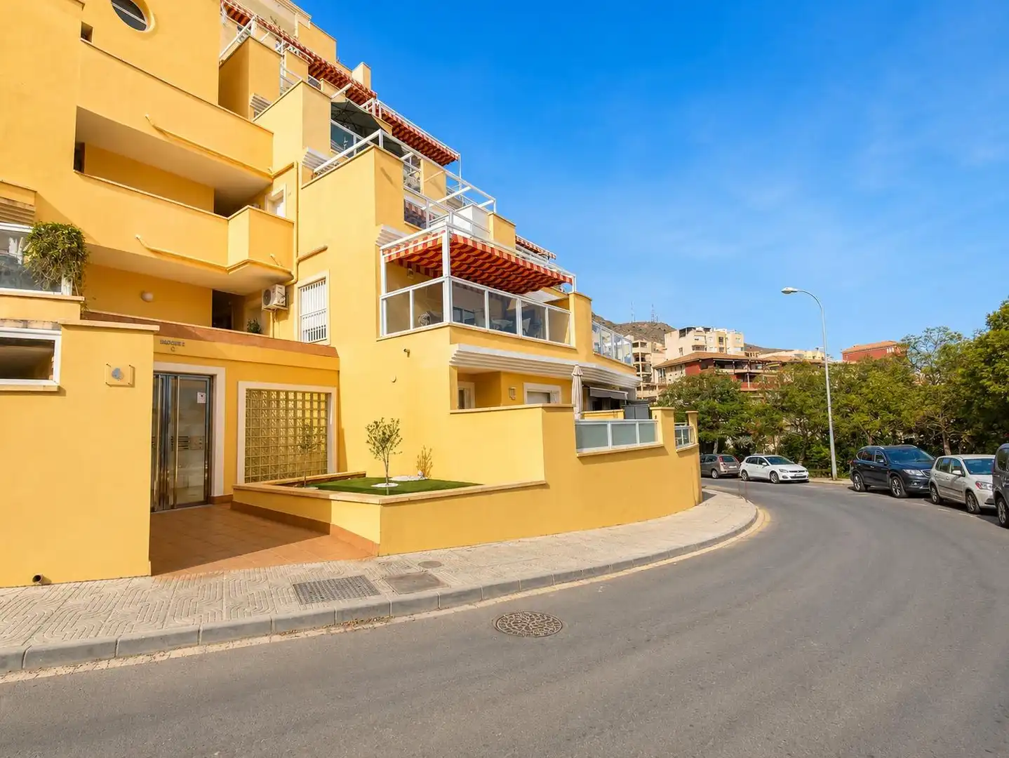 Vista exterior de Piso en venta en Roquetas de Mar con Aire acondicionado y Terraza