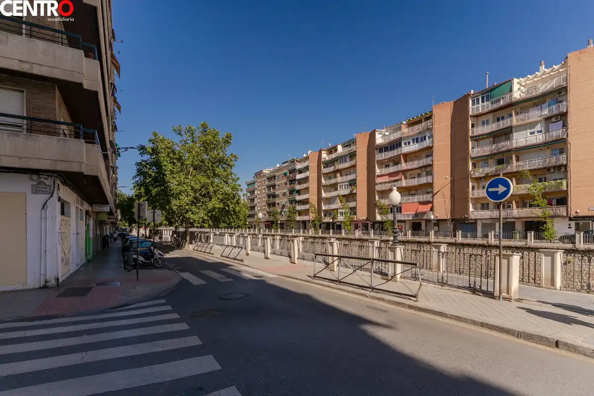 Vista exterior de Piso en venta en Granada con Aire acondicionado y Terraza