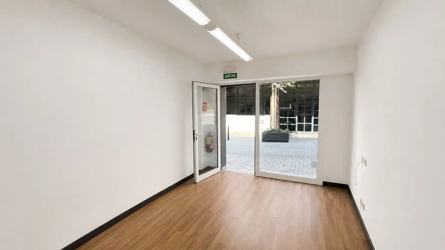 Gewerbefläche zur Miete in Calle del Bruc, imagen 15