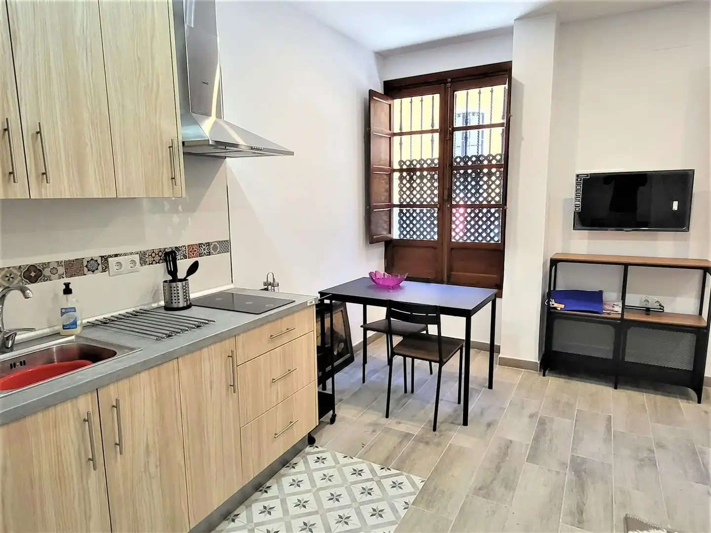 Küche von Wohnung zur Miete in Sevilla mit Klimaanlage, Heizung und Privatgarten