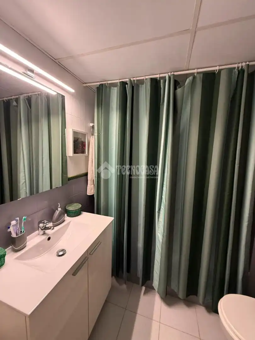 Baño de Piso en venta en Sevilla con Trastero y Balcón