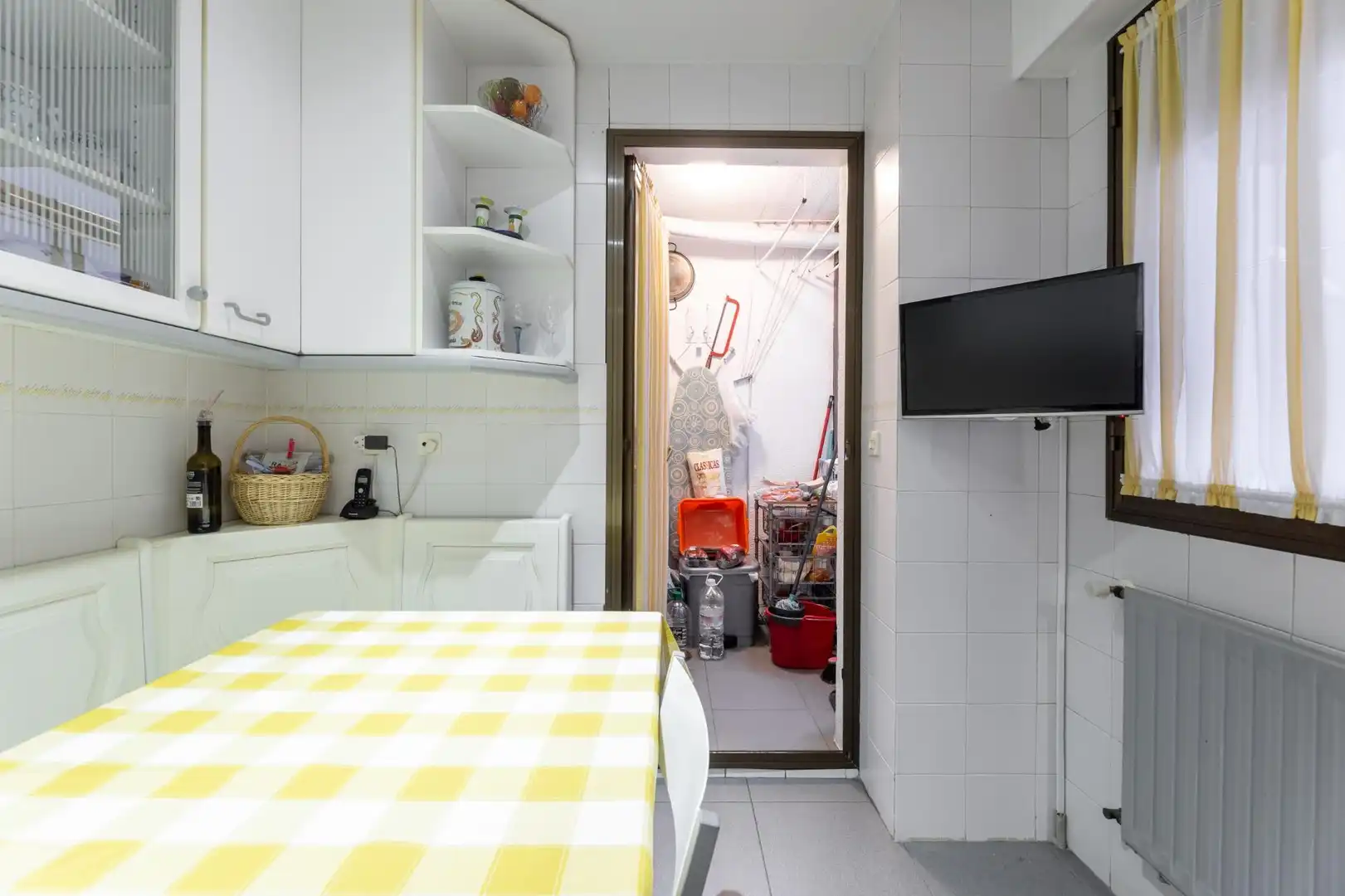Kitchen of Flat for sale in Tres Cantos  with Heating, Parquet flooring and Storage room