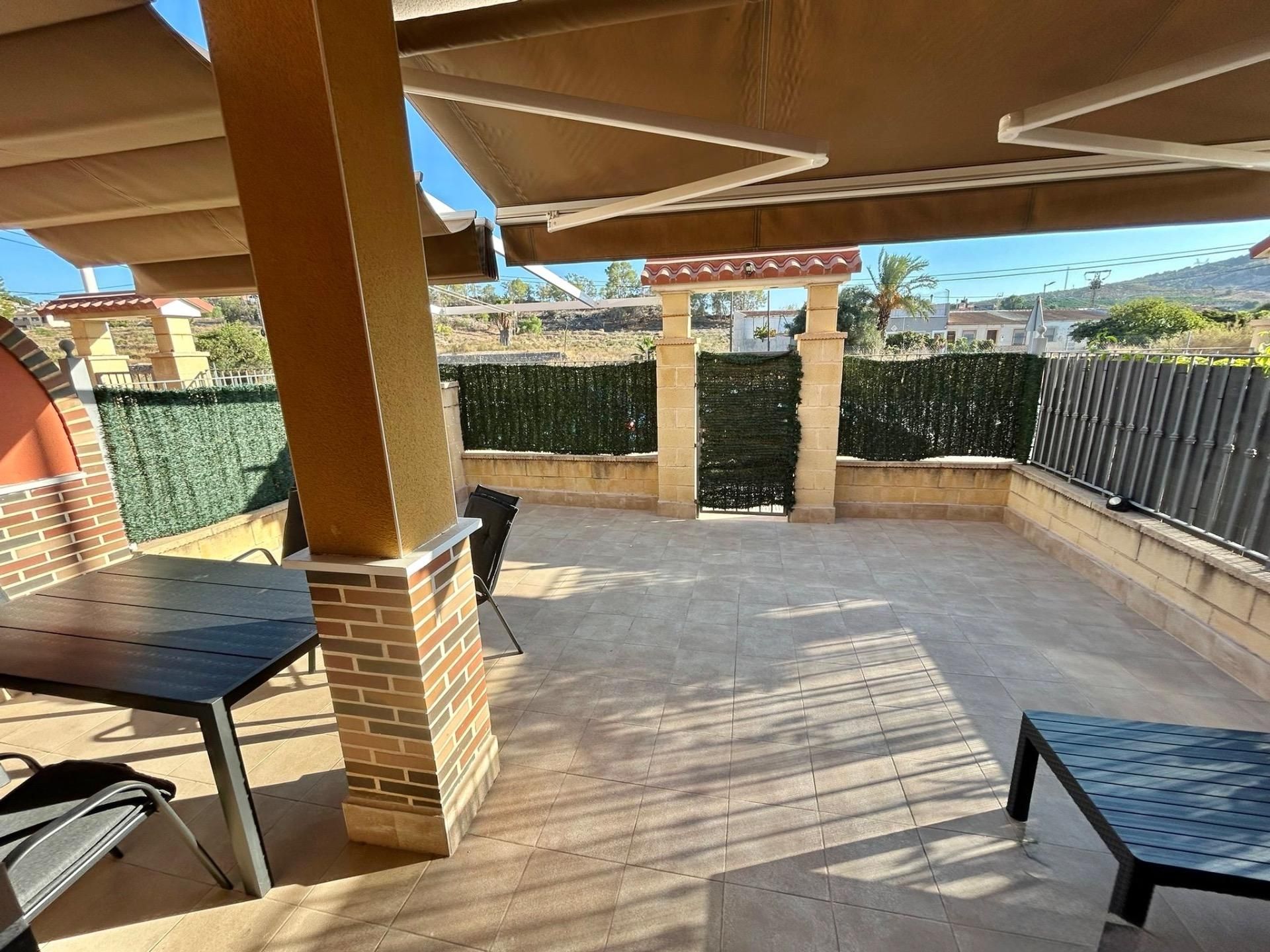 Terrassa de Casa o xalet en venda en Orihuela amb Aire condicionat, Calefacció i Jardí privat