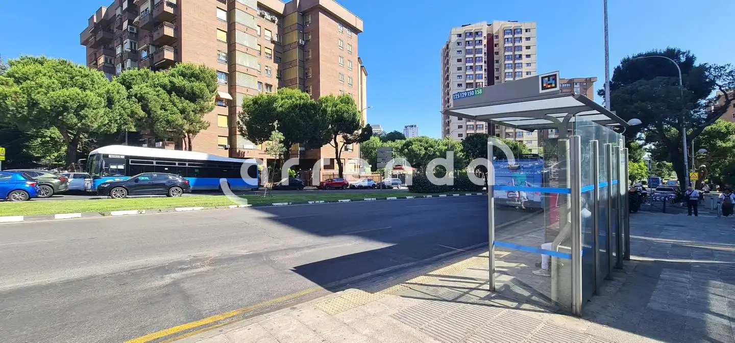 Außenansicht von Wohnung zur Miete in Madrid mit Terrasse und Gemeinschaftspool