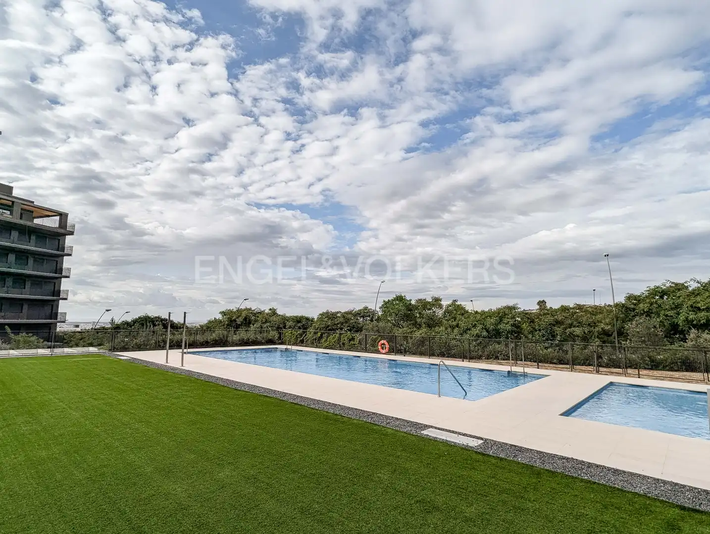 Swimming pool of Flat for rent in Esplugues de Llobregat  with Air Conditioner, Heating and Parquet flooring