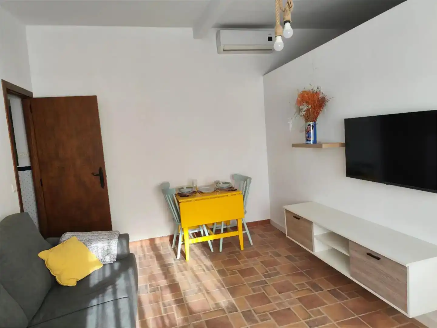Living room of Study for rent in Argamasilla de Alba  with Air Conditioner and Furnished