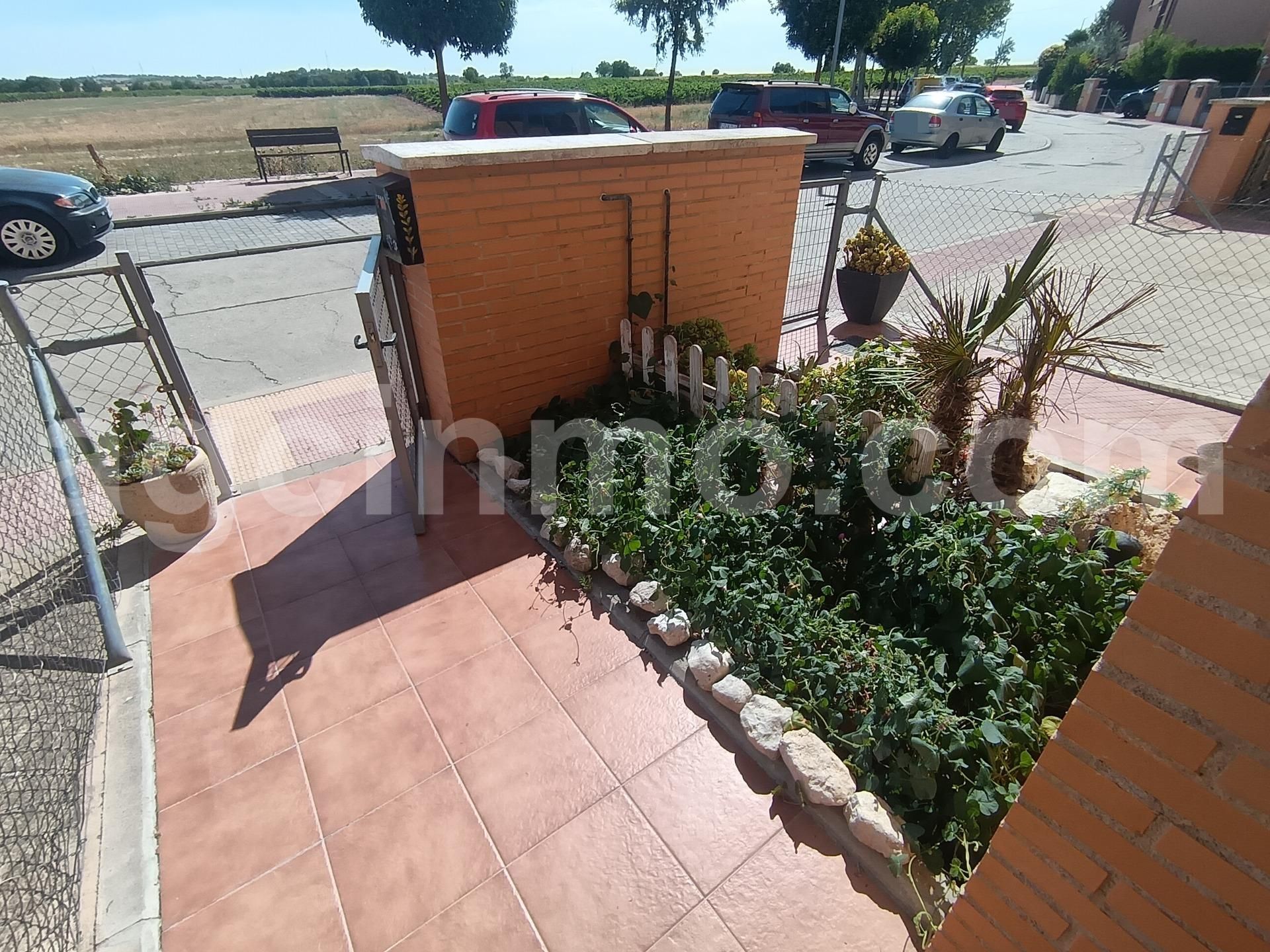 Vista exterior de Casa o xalet en venda en Cigales amb Calefacció, Traster i Piscina comunitària