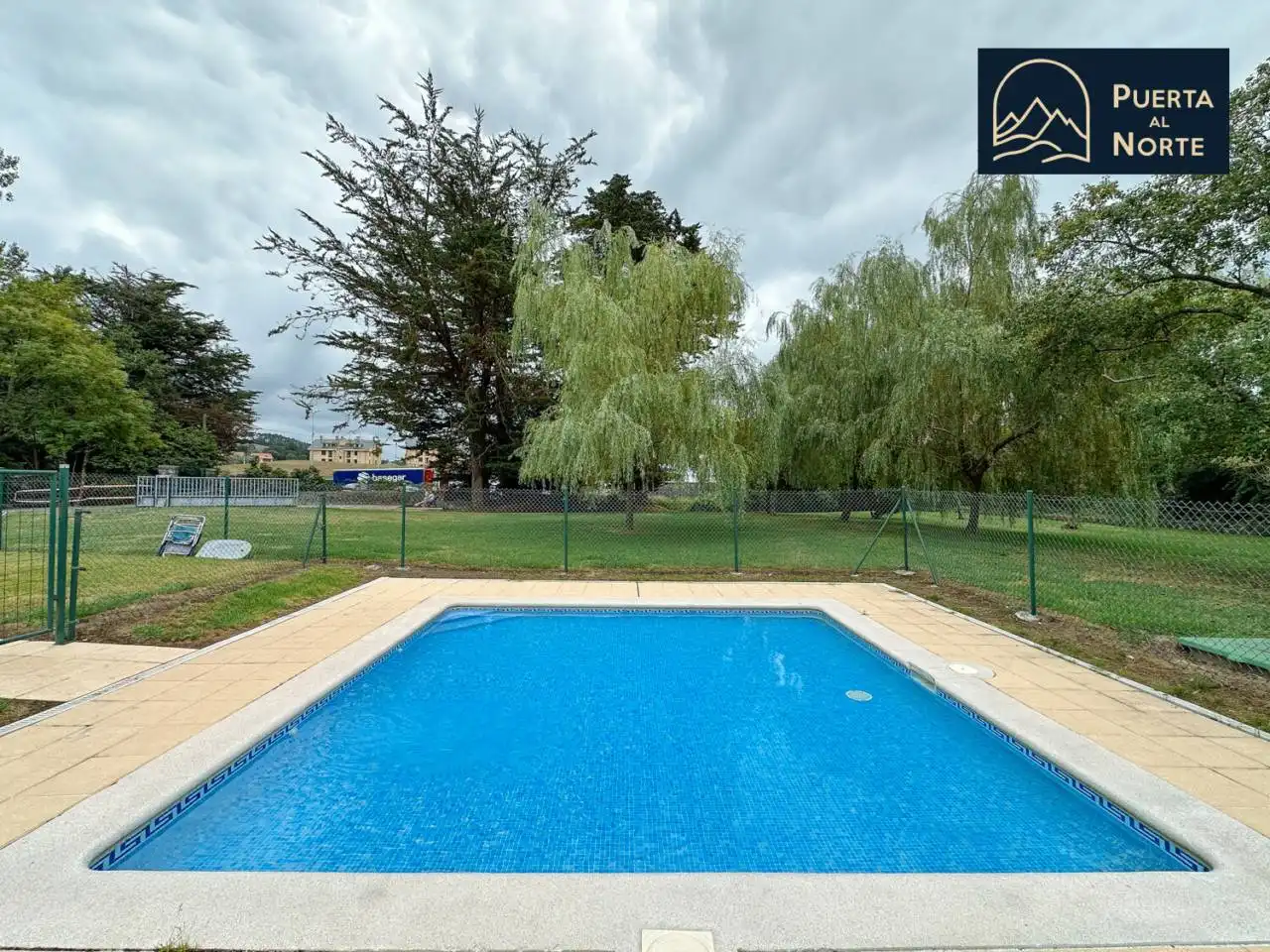 Piscina de Pis en venda en Hazas de Cesto amb Calefacció, Terrassa i Piscina comunitària