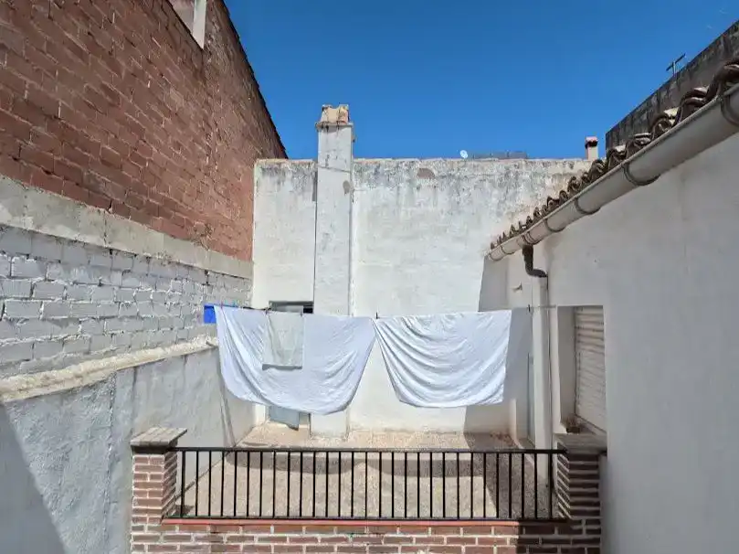 Vista exterior de Casa adosada en venda en Santo Tomé amb Traster, Moblat i Balcó