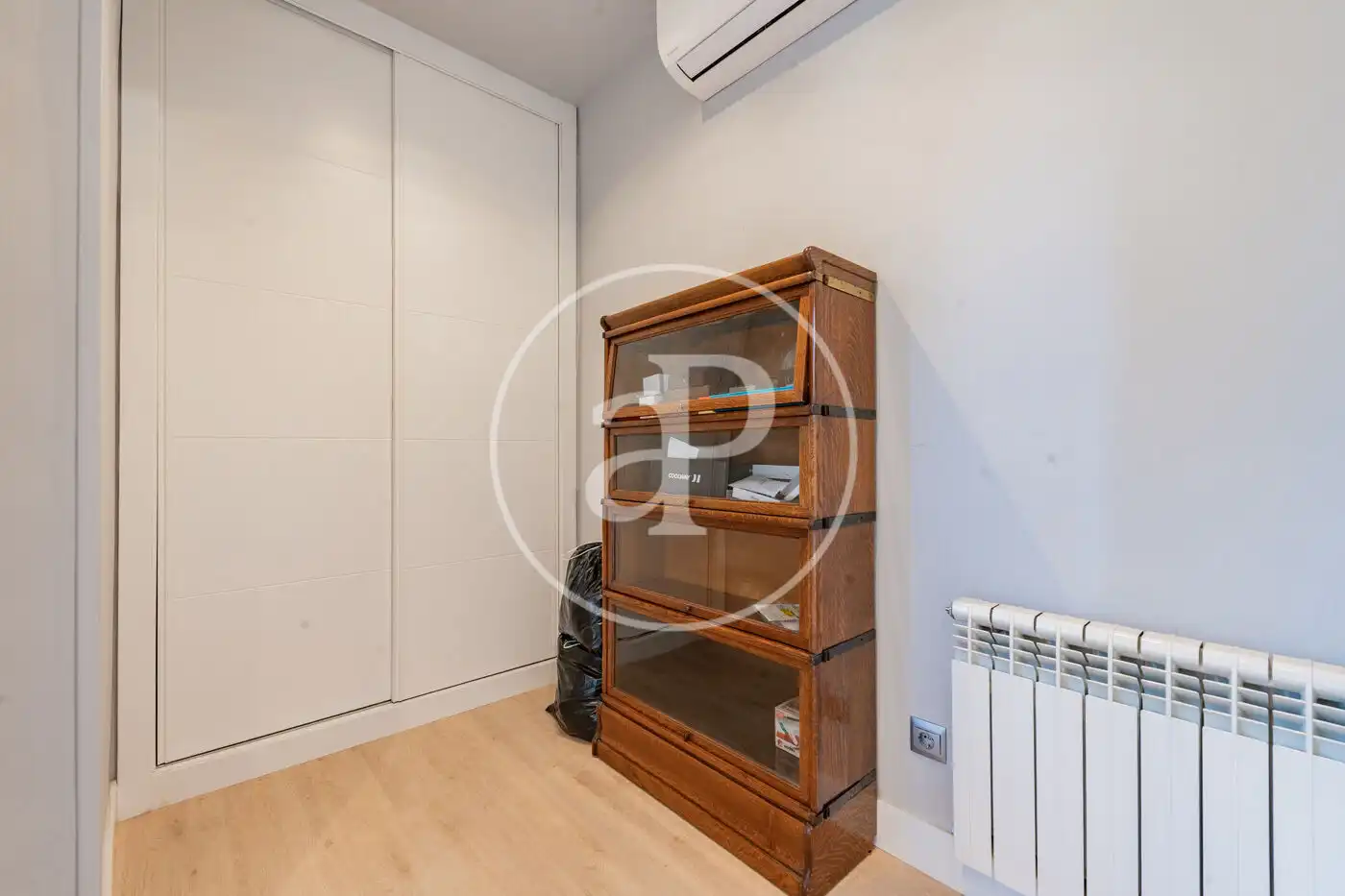 Dormitori de Pis en venda en Madrid amb Aire condicionat, Calefacció i Jardí privat