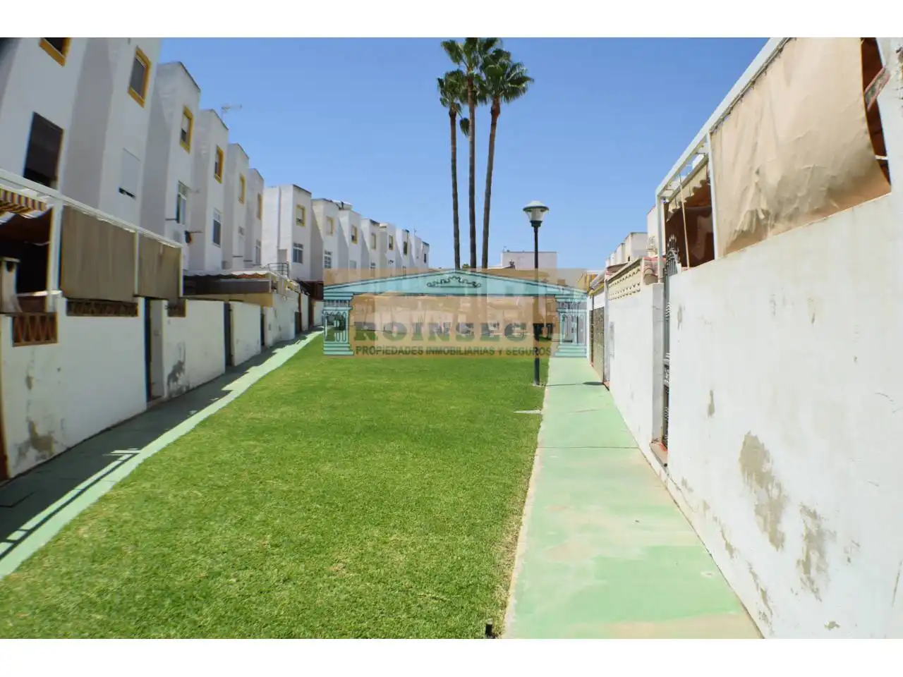 Vista exterior de Casa o xalet en venda en Cártama amb Aire condicionat, Terrassa i Moblat
