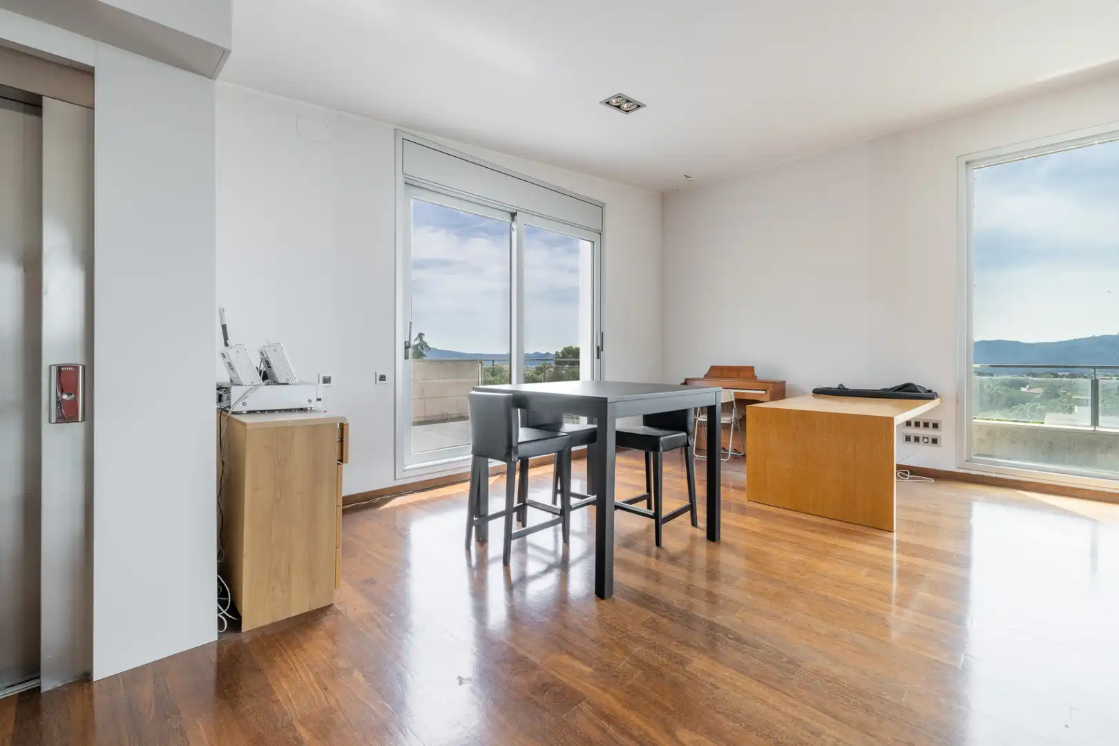Living room of Houses for sale in Cerdanyola del Vallès  with Furnished