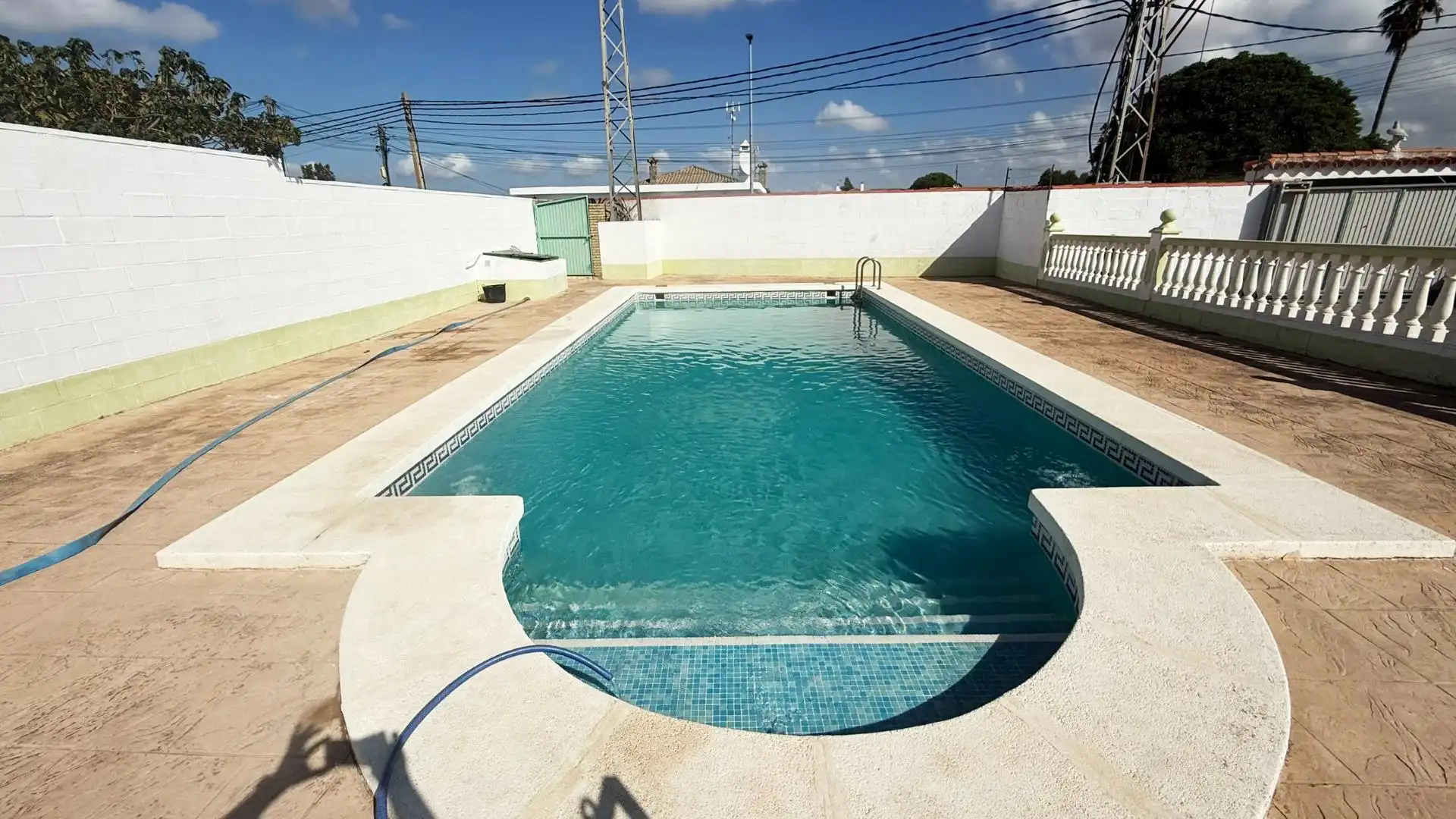 Piscina de Casa o xalet en venda en Chiclana de la Frontera amb Jardí privat, Terrassa i Traster