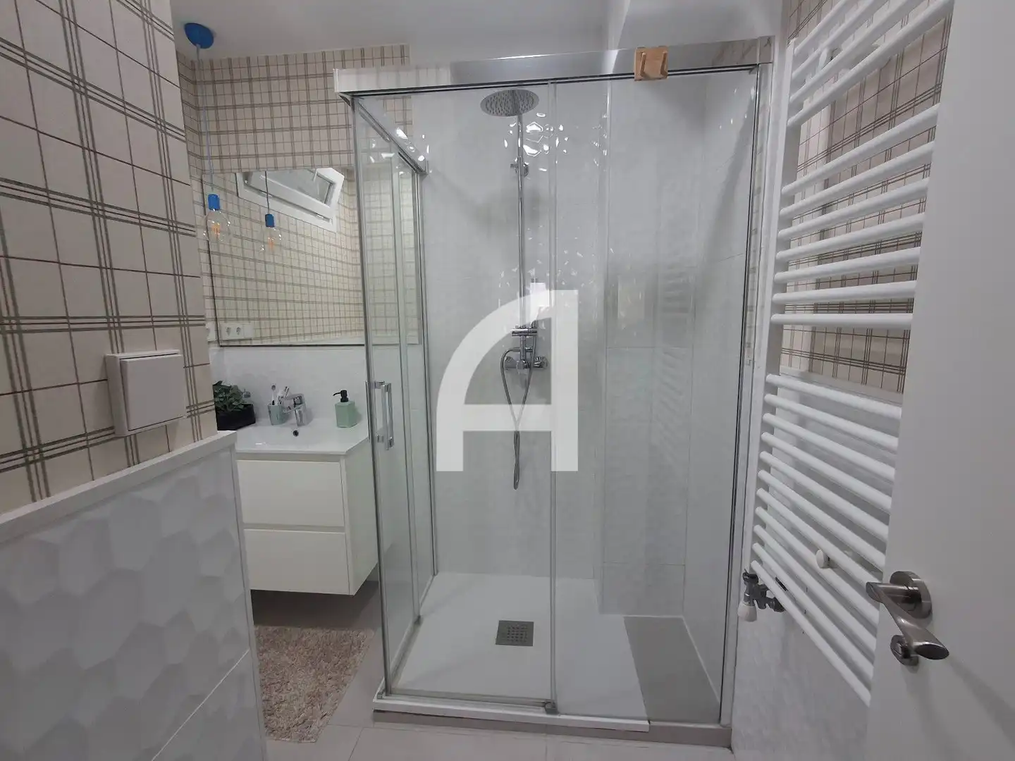 Bathroom of Flat for sale in Vigo   with Heating and Furnished