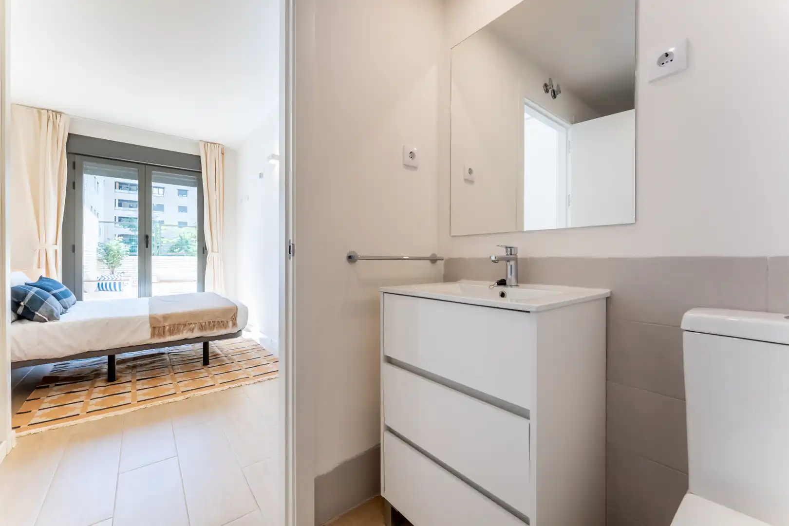 Bedroom of Flat for rent in Madrid  with Air Conditioner, Heating and Terrace