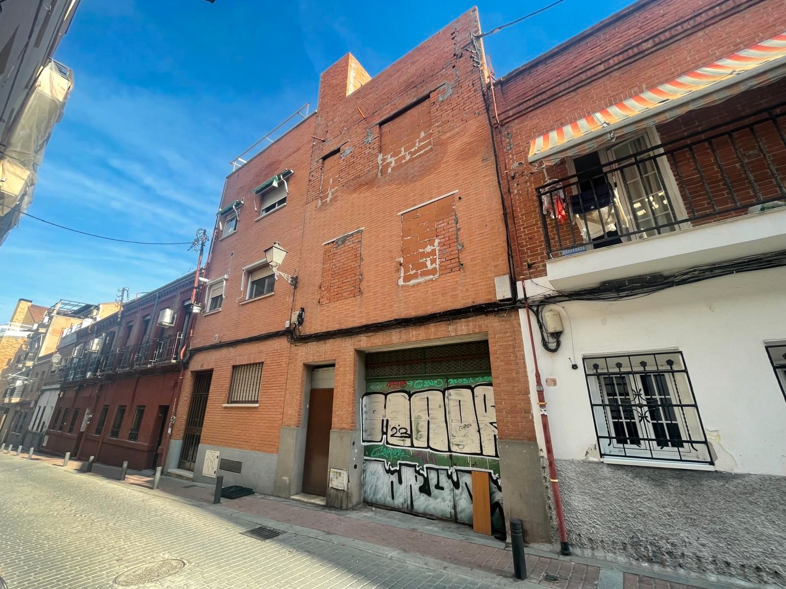 Exterior view of Building for sale in  Madrid Capital