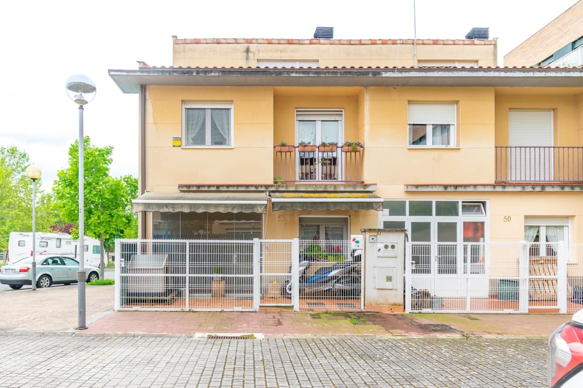 Exterior view of House or chalet for sale in Huarte / Uharte  with Heating, Private garden and Parquet flooring