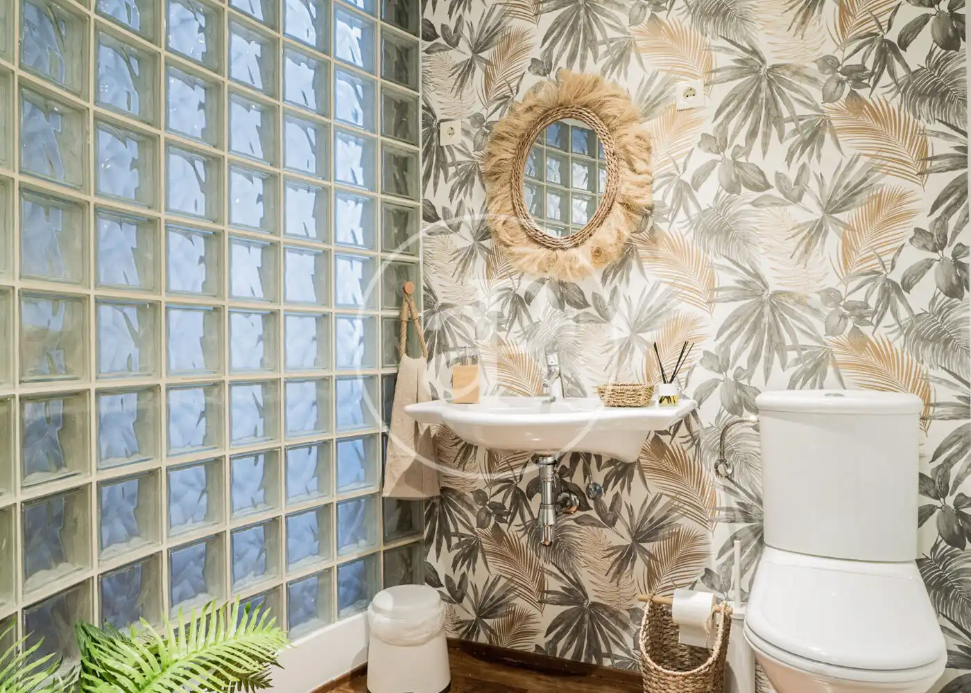 Bathroom of Flat for rent in Madrid  with Air Conditioner, Heating and Furnished