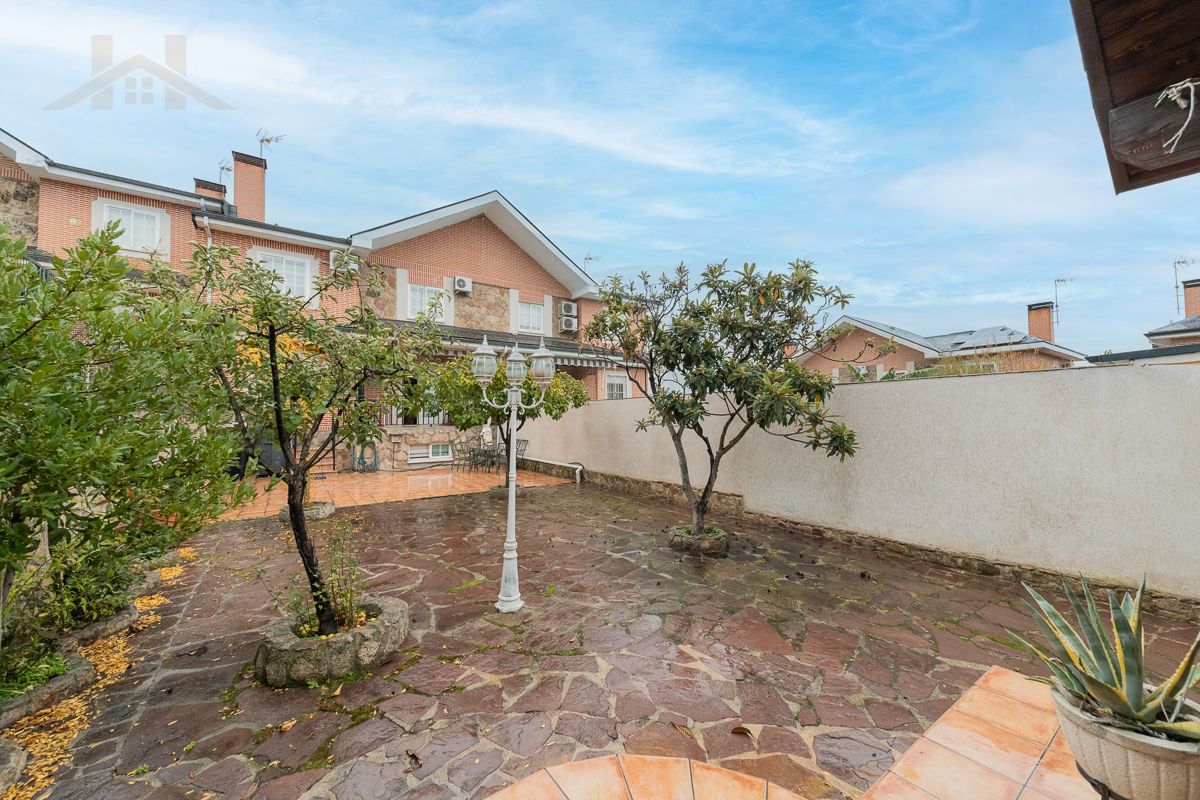 Jardí de Casa o xalet en venda en Arroyomolinos (Madrid) amb Aire condicionat, Calefacció i Jardí privat
