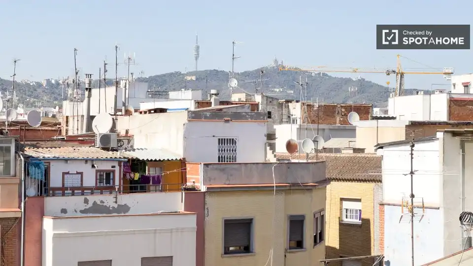 Vista exterior de Pis per a compartir en L'Hospitalet de Llobregat amb Aire condicionat, Calefacció i Moblat
