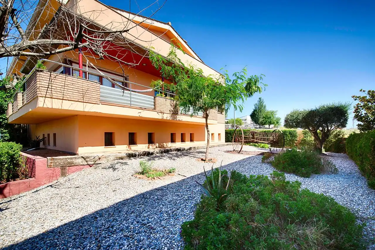 Vista exterior de Casa o chalet en venta en Porqueres con Calefacción, Jardín privado y Parquet