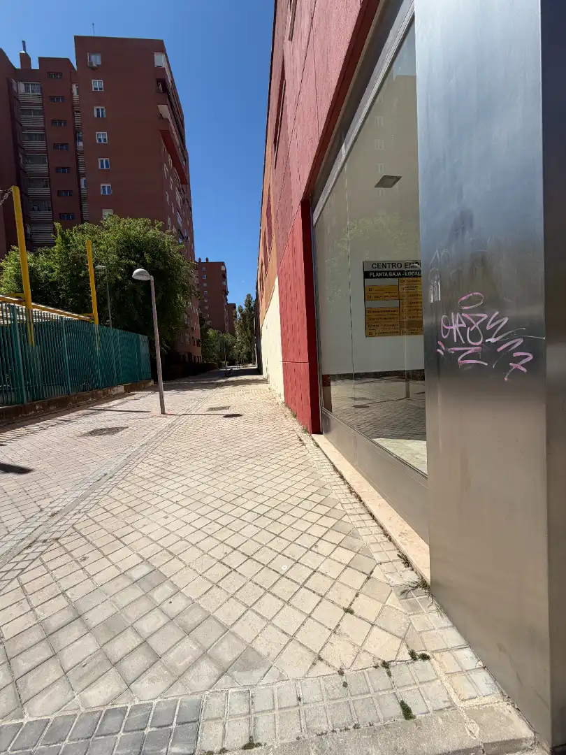 Außenansicht von Geschaftsraum zur Miete in Madrid mit Klimaanlage und Heizung