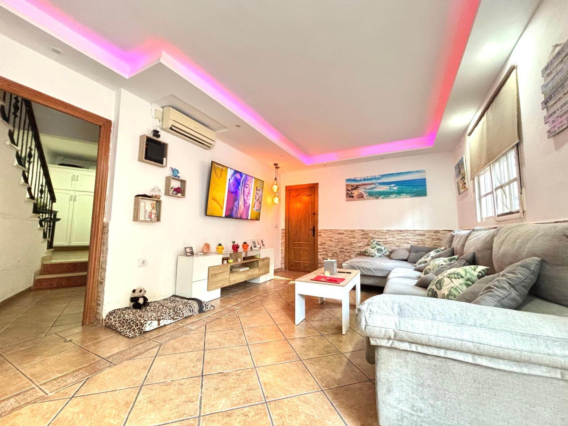 Sala d'estar de Casa adosada en venda en Algeciras