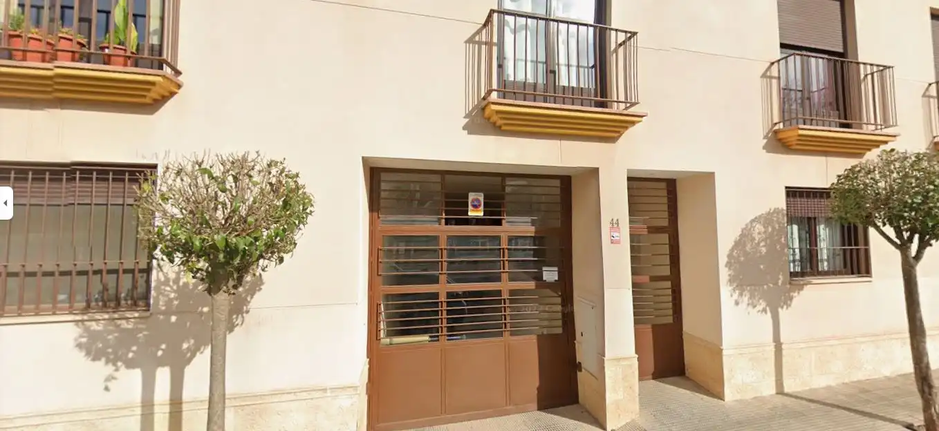 Aparcament amb ascensor en venda a Calle Eruelas